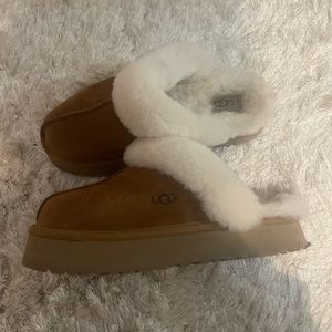 Chestnut ugg slippers